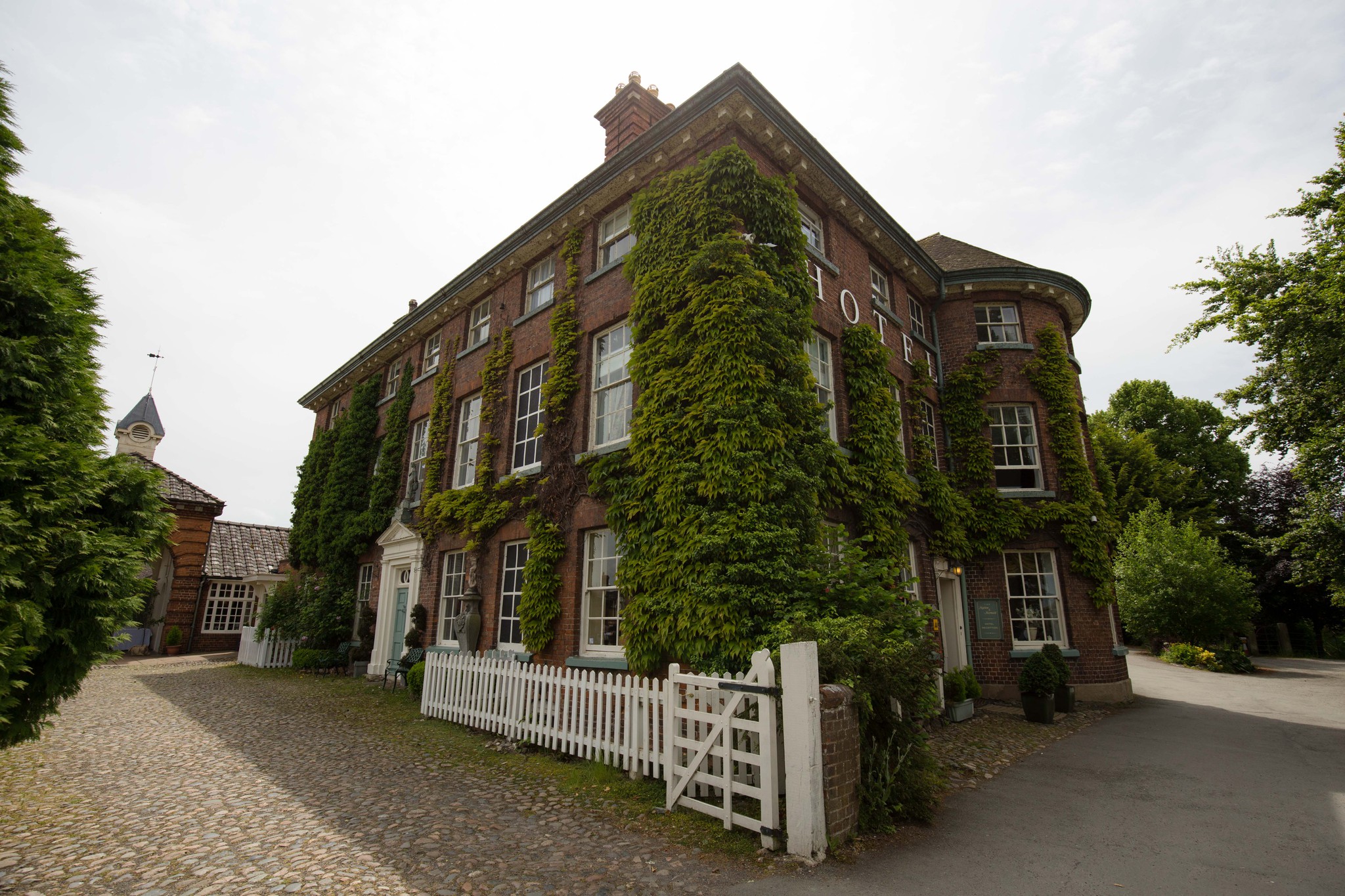 Mytton and Mermaid wedding venue in spring